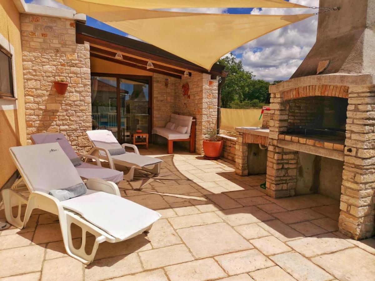Luxury Apartment Alba With Pool Kanfanar Esterno foto