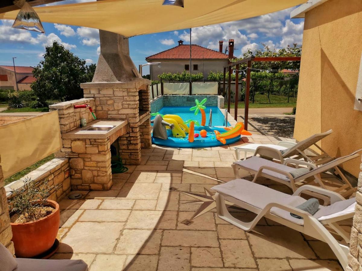 Luxury Apartment Alba With Pool Kanfanar Esterno foto