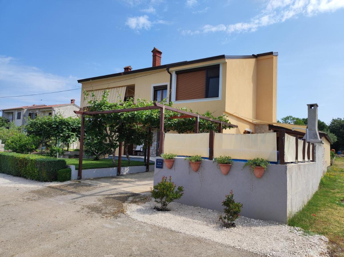 Luxury Apartment Alba With Pool Kanfanar Esterno foto