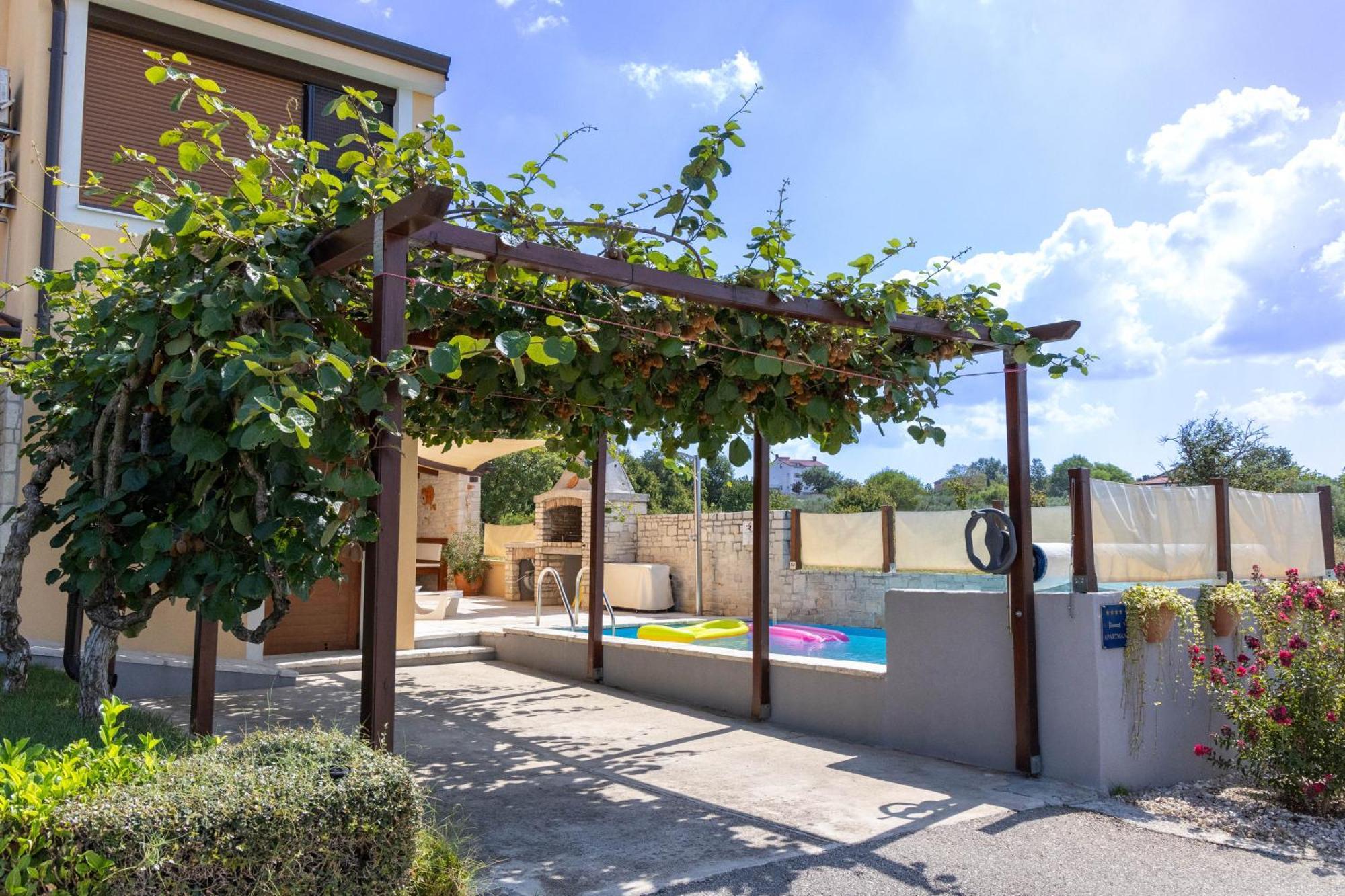 Luxury Apartment Alba With Pool Kanfanar Esterno foto