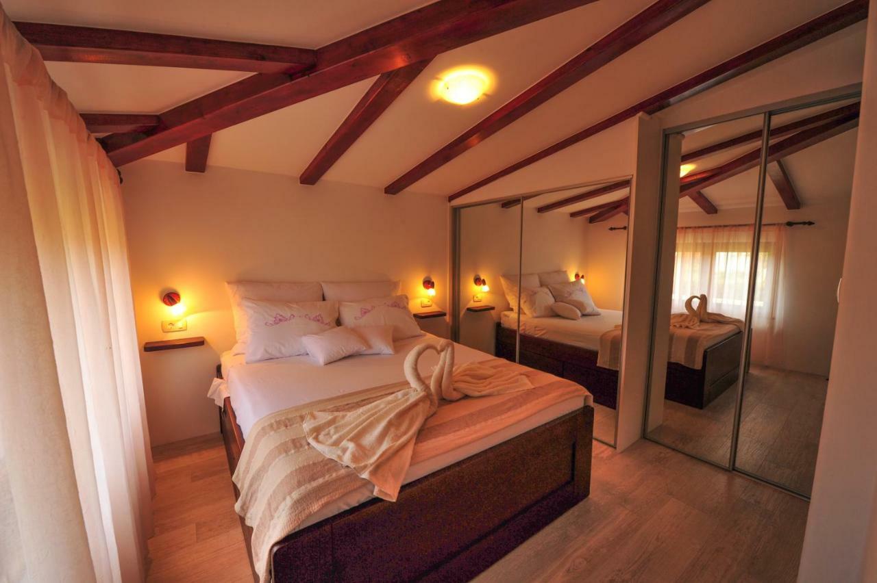 Luxury Apartment Alba With Pool Kanfanar Esterno foto